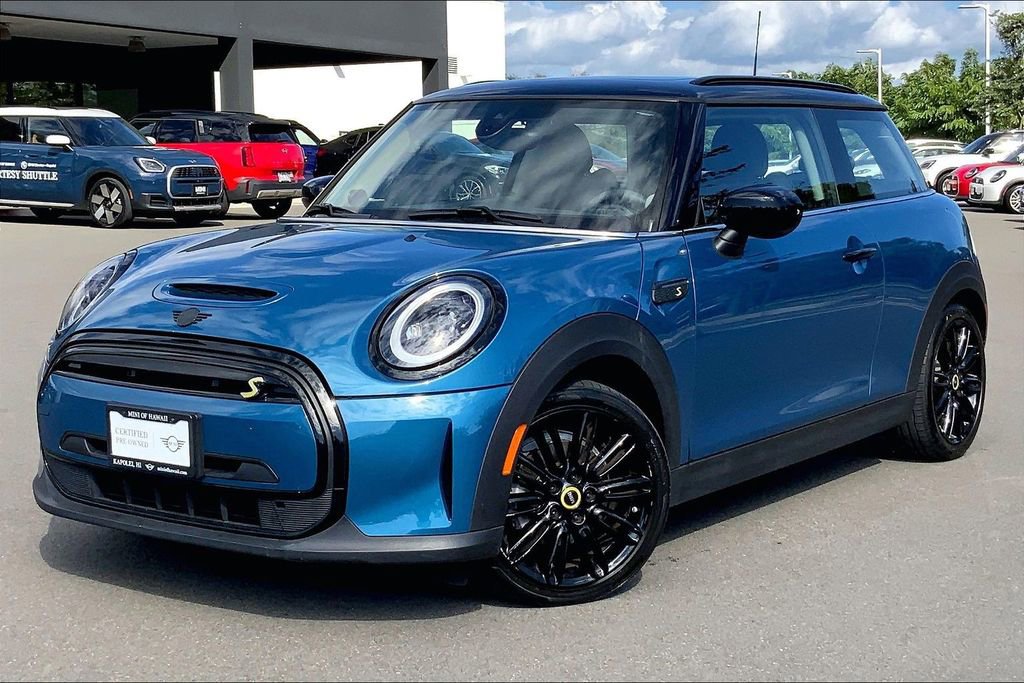 Certified 2024 MINI Cooper SE image 3