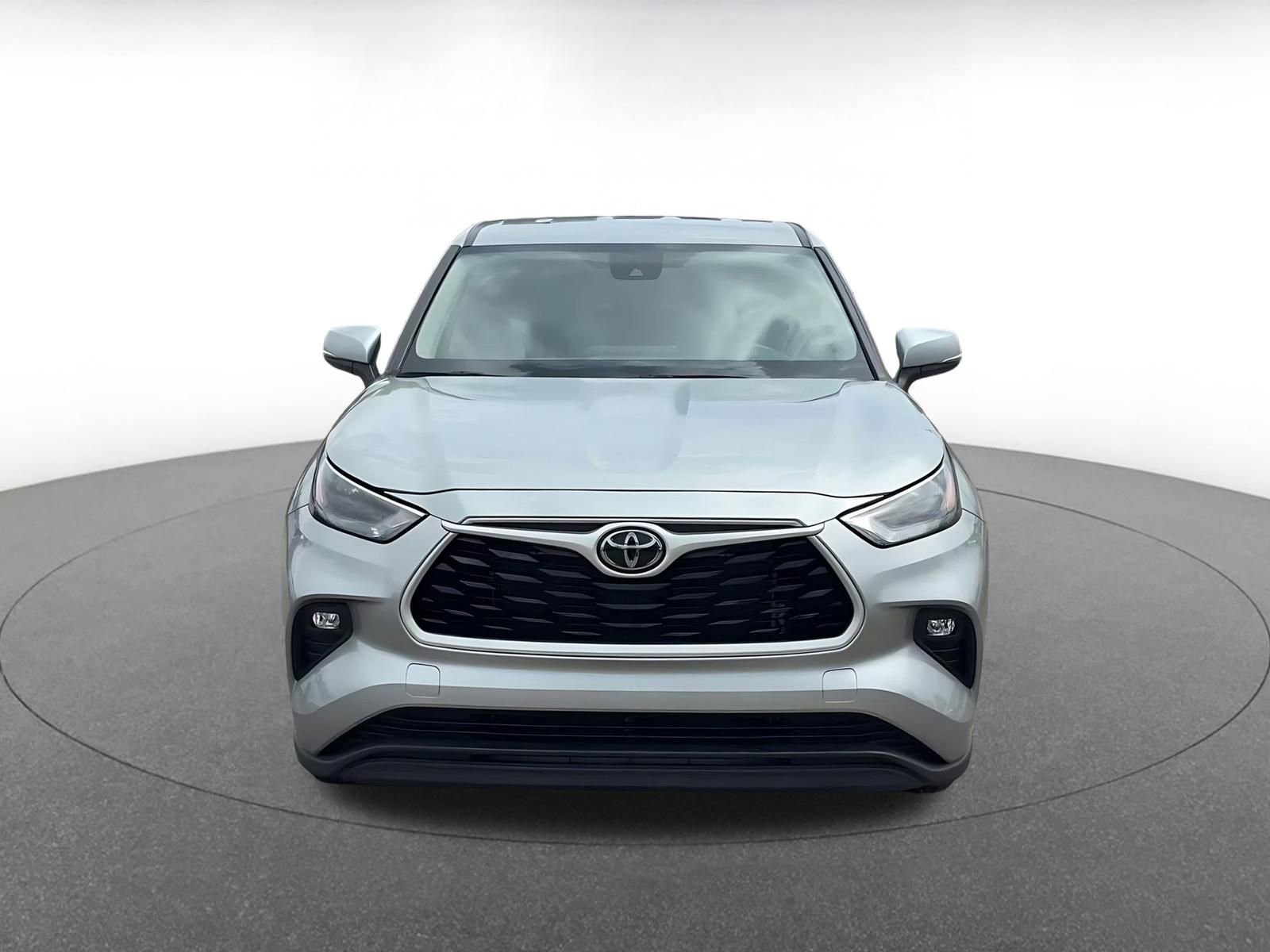 Used 2025 Toyota Highlander LE image 4