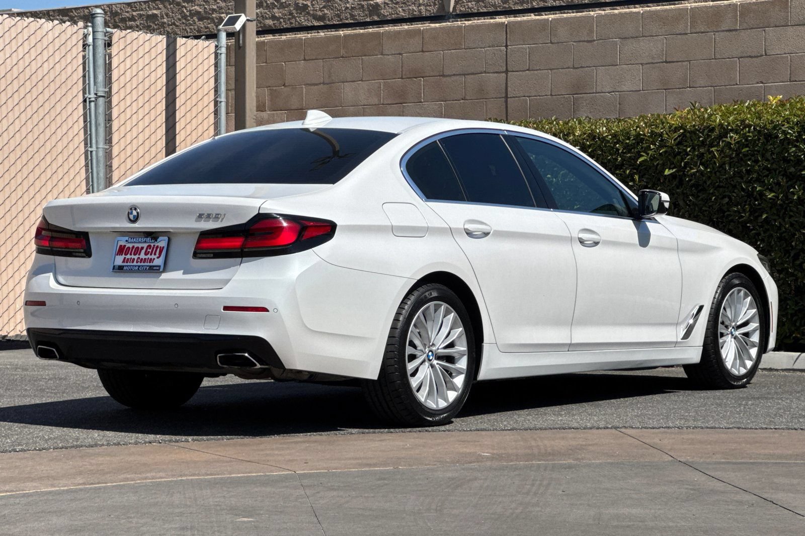 Used 2023 BMW 530i w/ Premium Package RWD image 4