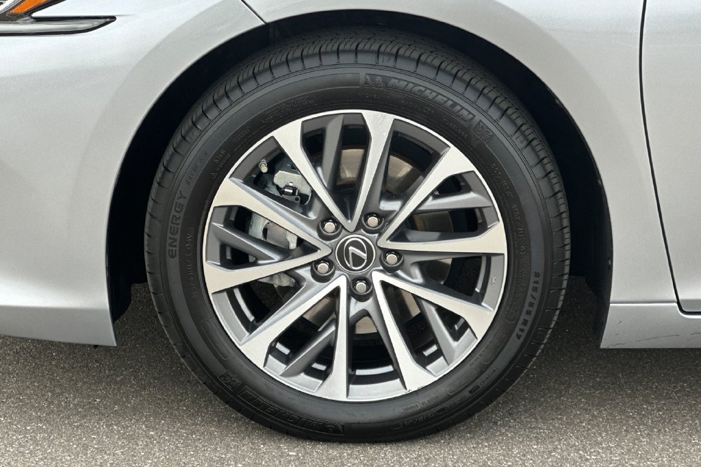 Certified 2022 Lexus ES 300h w/ Premium Package FWD image 25