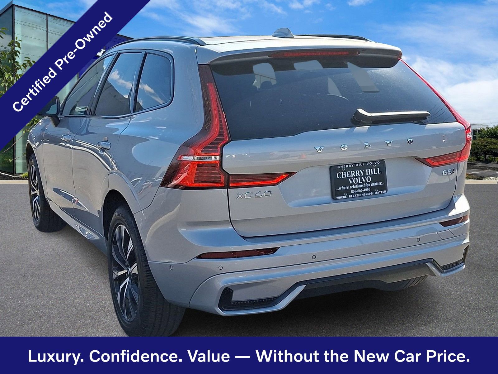 Certified 2025 Volvo XC60 B5 Plus image 5