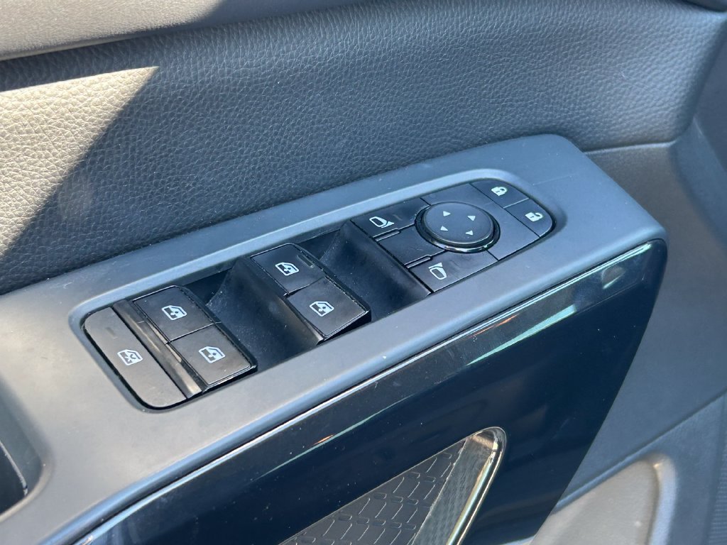 Used 2023 Nissan Pathfinder SV FWD image 24