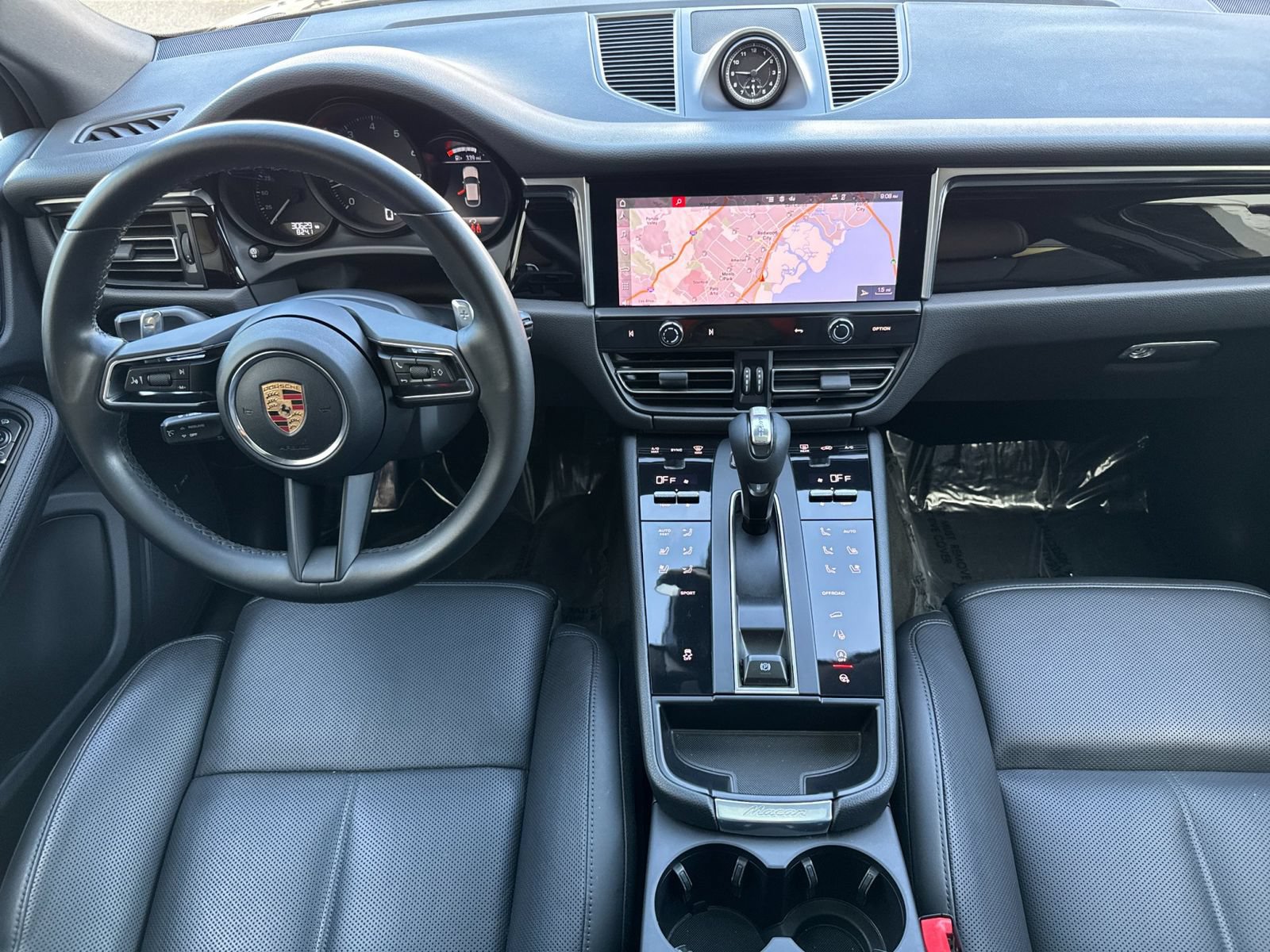 Certified 2022 Porsche Macan AWD/4WD image 6