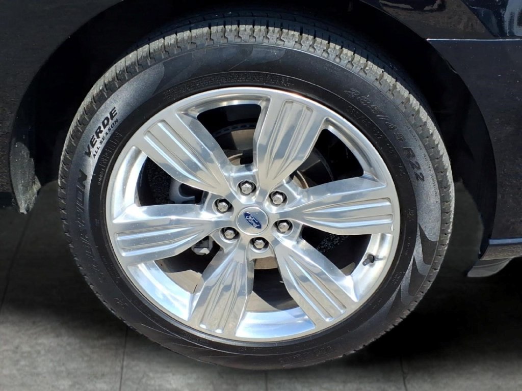 Used 2023 Ford Expedition Platinum RWD image 2