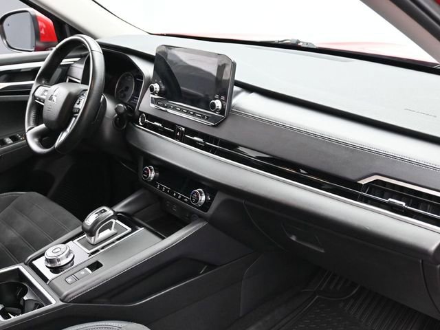 Used 2024 Mitsubishi Outlander SE image 32