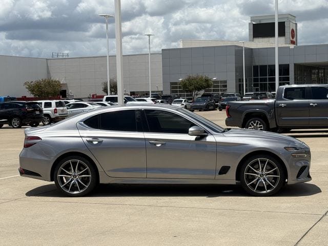 Used 2022 Genesis G70 3.3T RWD image 3