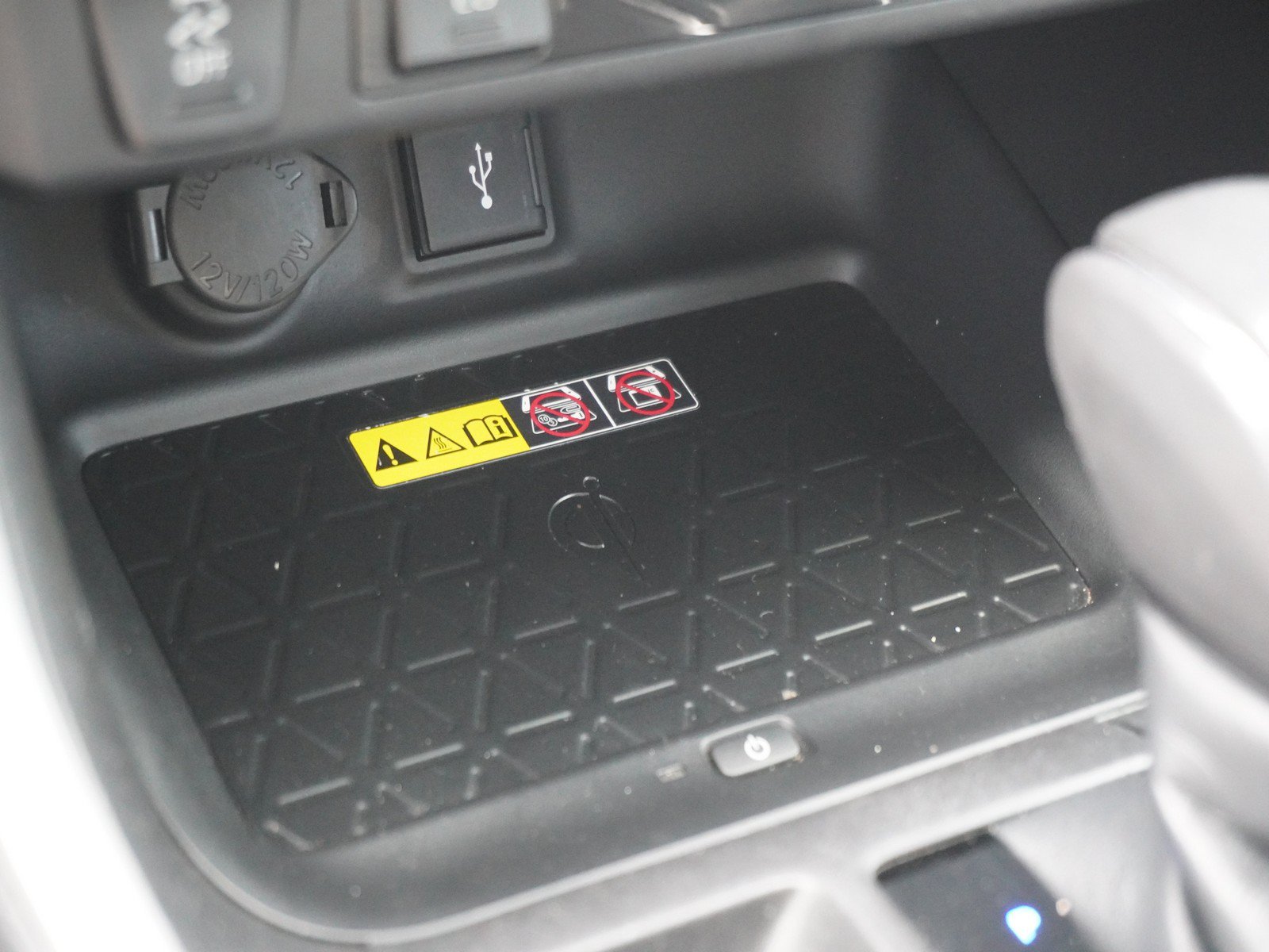Used 2022 Toyota RAV4 XLE Premium AWD/4WD image 27