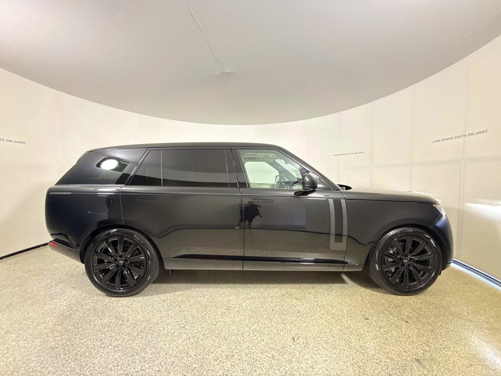 New 2027 Land Rover Range Rover Long Wheelbase SE AWD/4WD image 6