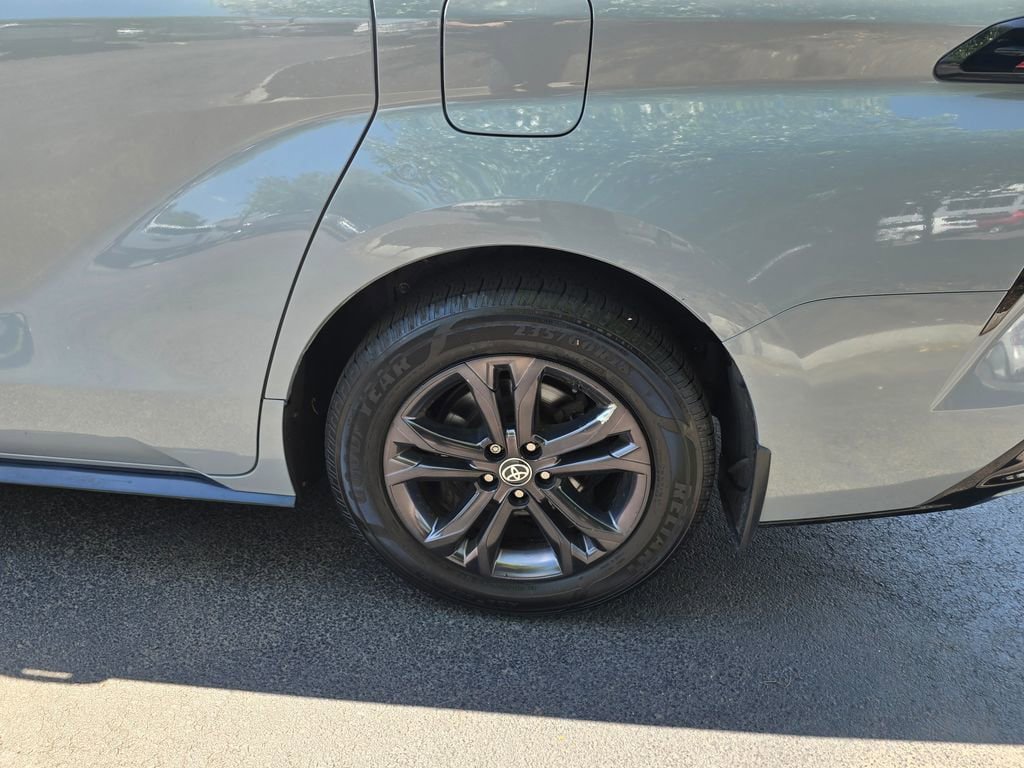 Certified 2025 Toyota Sienna XSE w/ XSE Plus Package AWD/4WD image 4