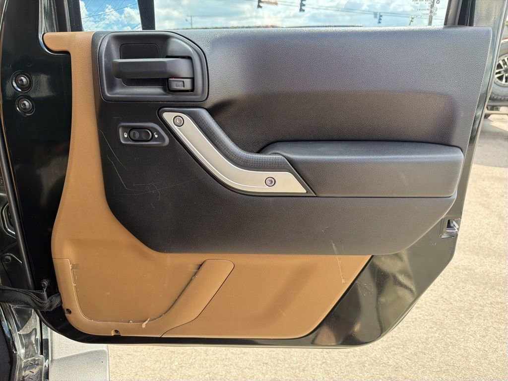 Used 2012 Jeep Wrangler Sahara w/ Connectivity Group image 18