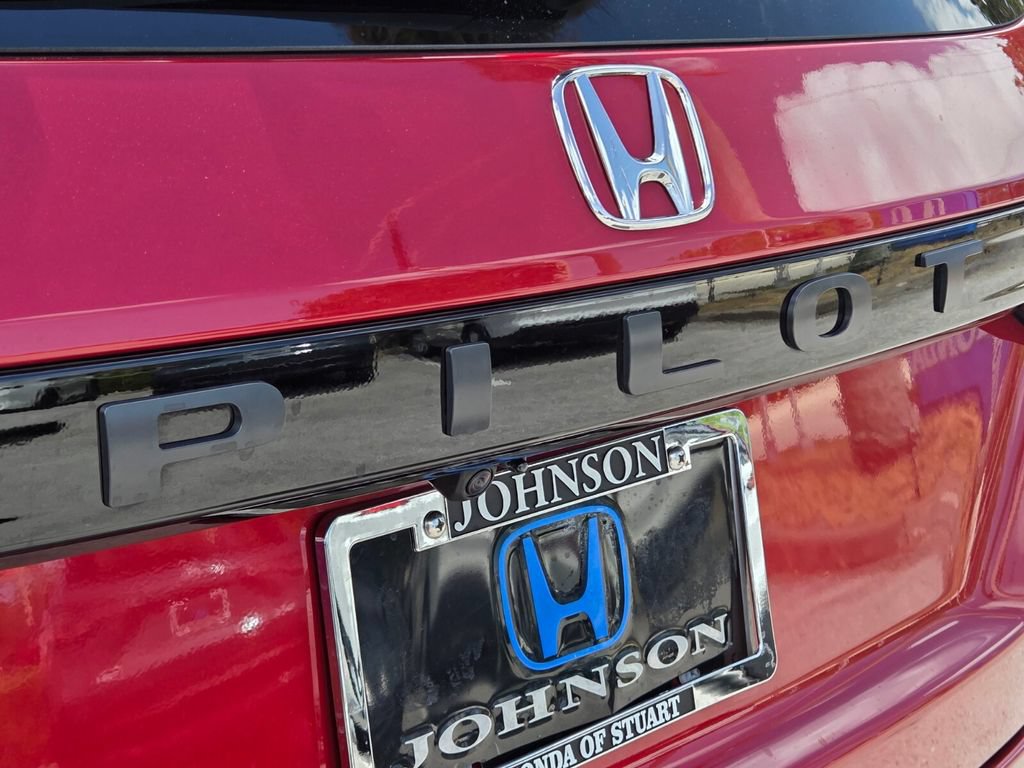 Certified 2025 Honda Pilot Touring image 16