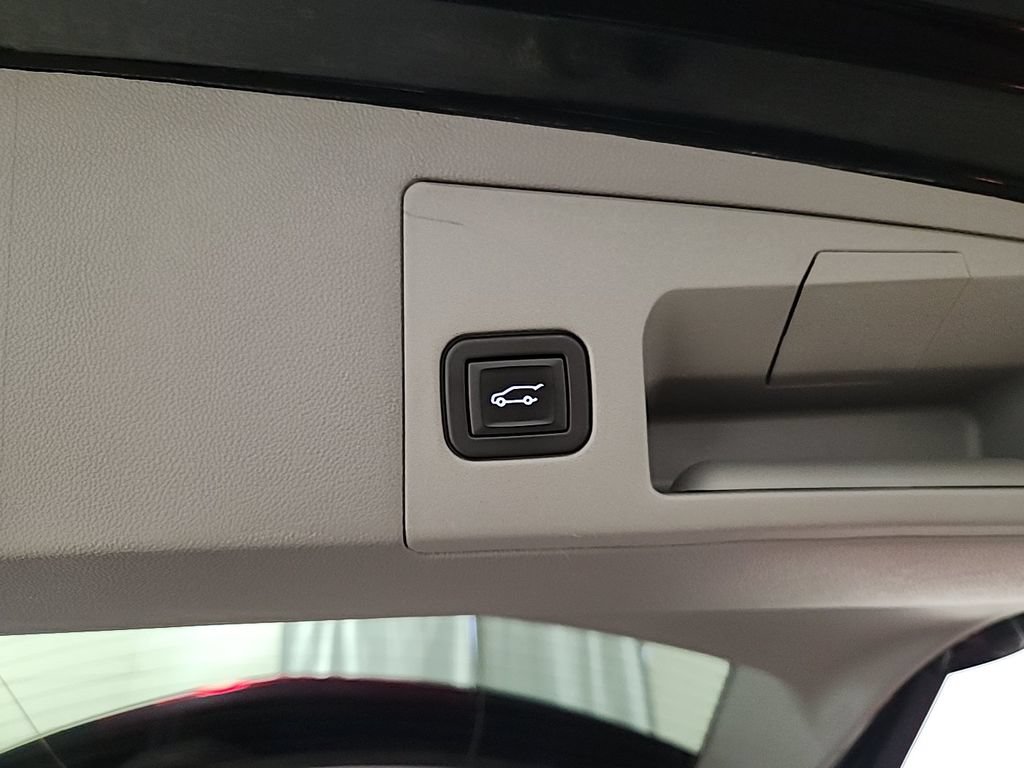 Used 2024 Cadillac XT5 Premium Luxury w/ Technology Package FWD image 22