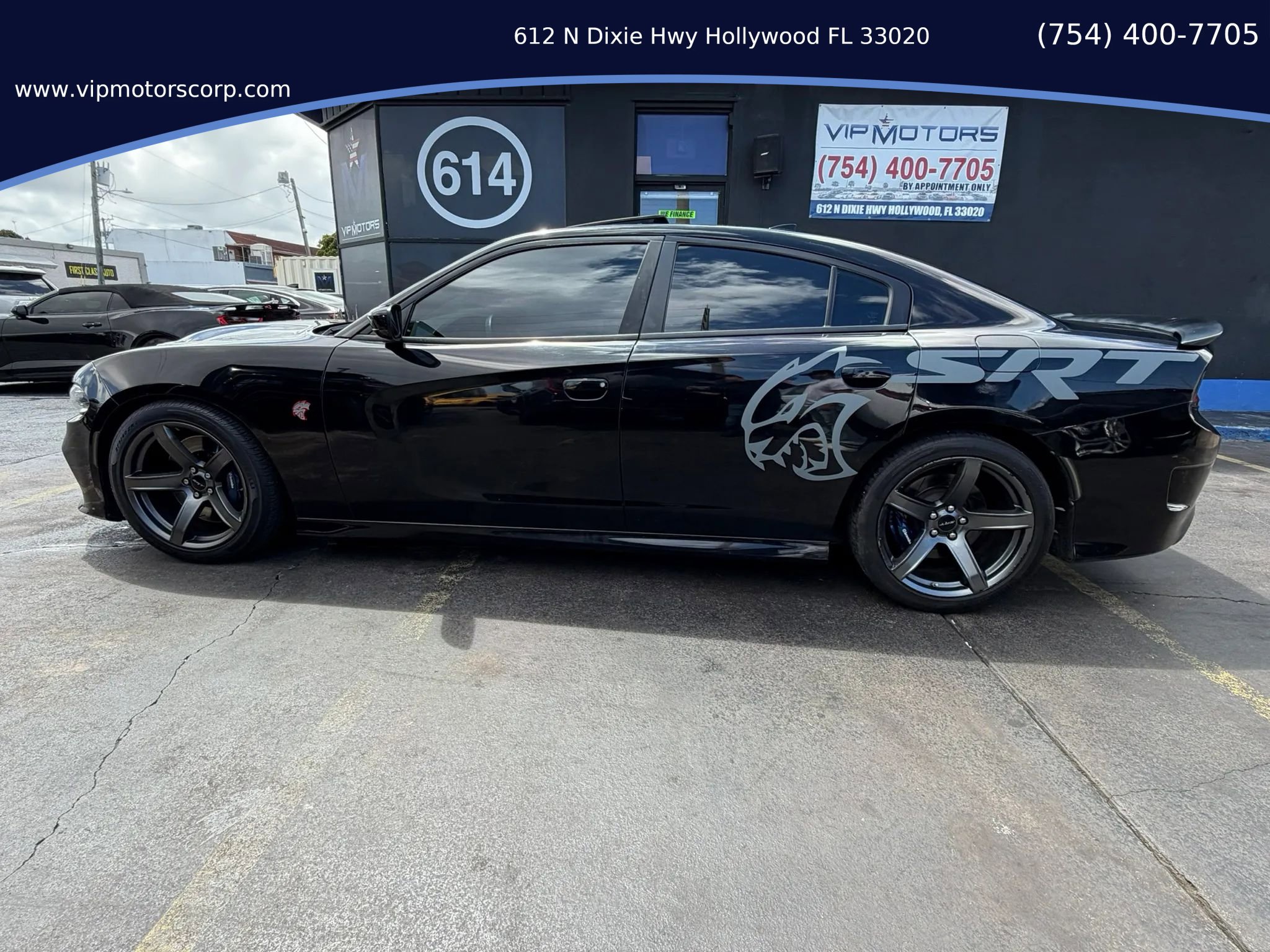 Used 2018 Dodge Charger SRT Hellcat w/ Harman/Kardon Audio Group RWD image 2