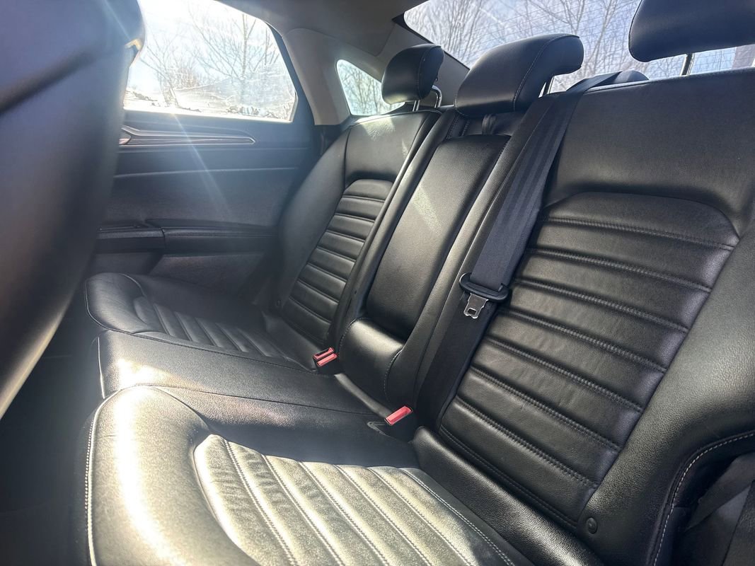 Used 2018 Ford Fusion SE w/ Fusion SE Technology Package image 18