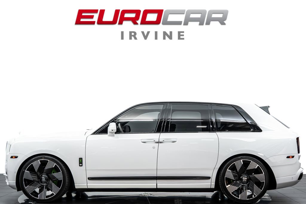 Used 2020 Rolls-Royce Cullinan Black Badge image 2