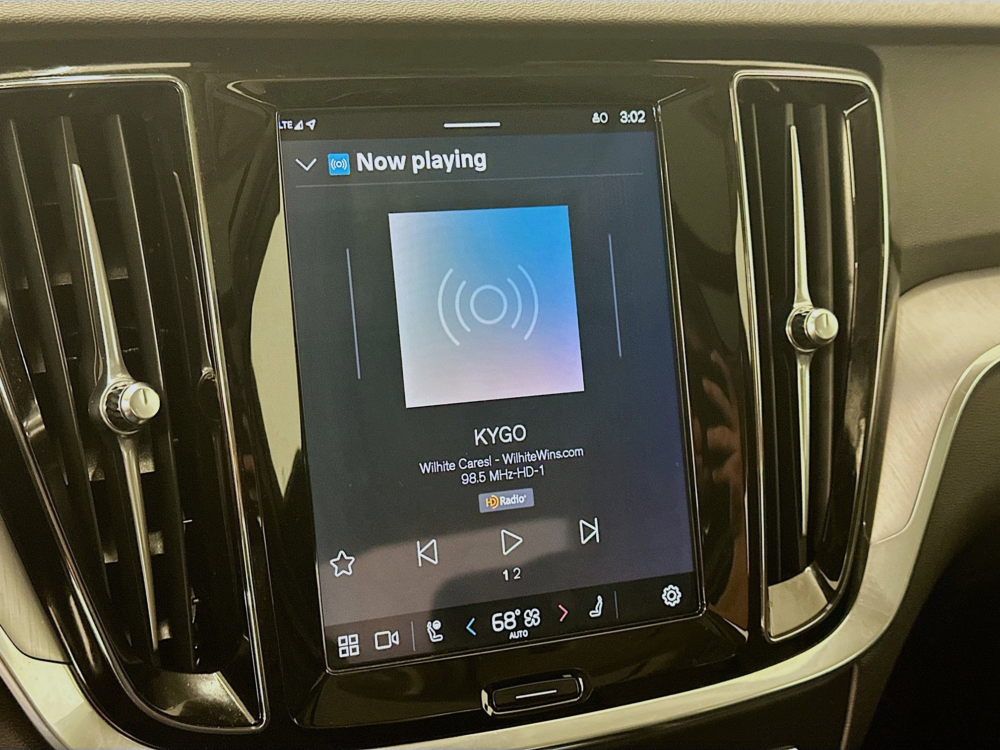 Used 2025 Volvo S60 B5 Core image 21