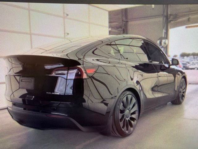 Used 2024 Tesla Model Y Performance AWD/4WD image 3
