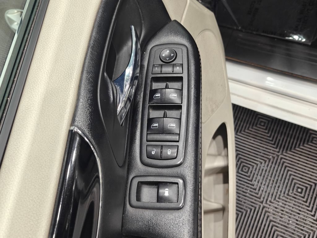 Used 2019 Dodge Grand Caravan SXT FWD image 37