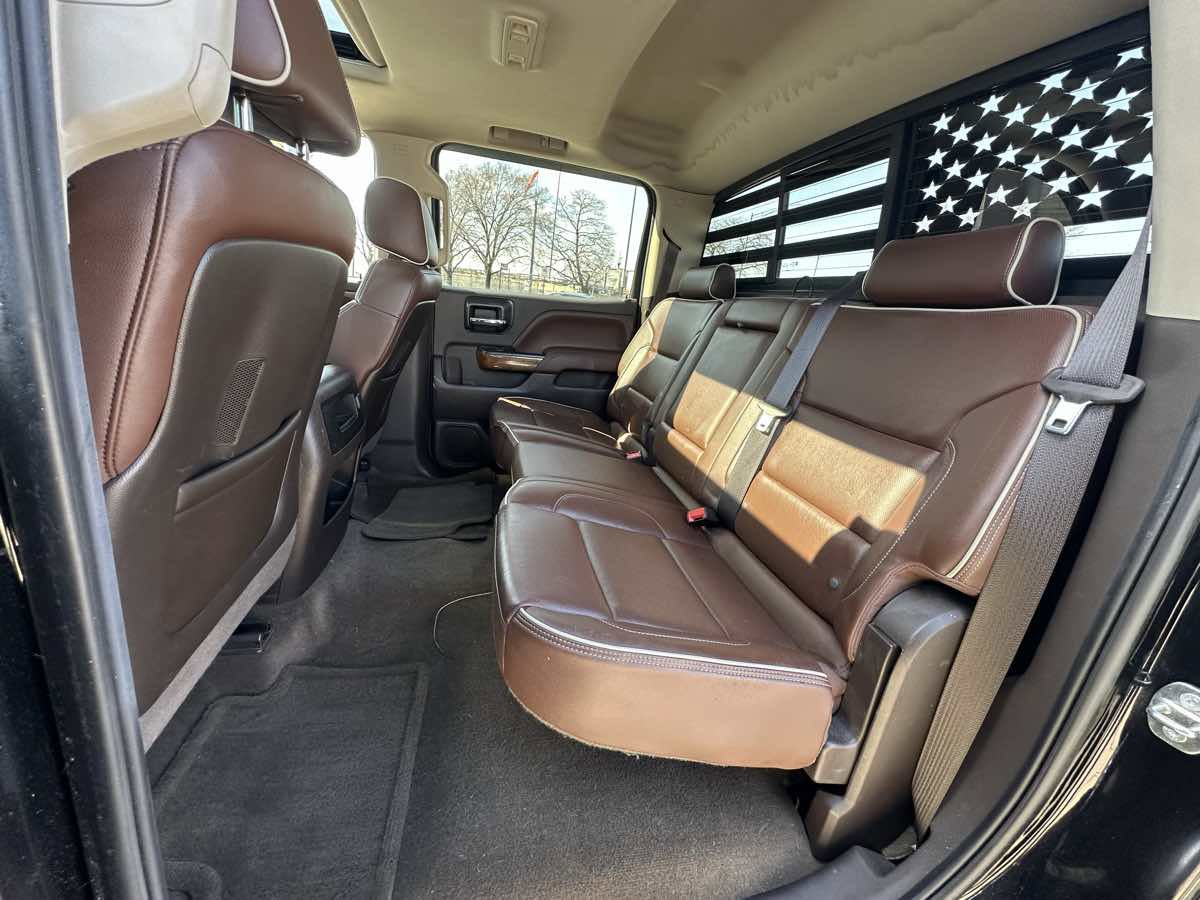 Used 2015 Chevrolet Silverado 1500 High Country w/ High Country Premium Package AWD/4WD image 16
