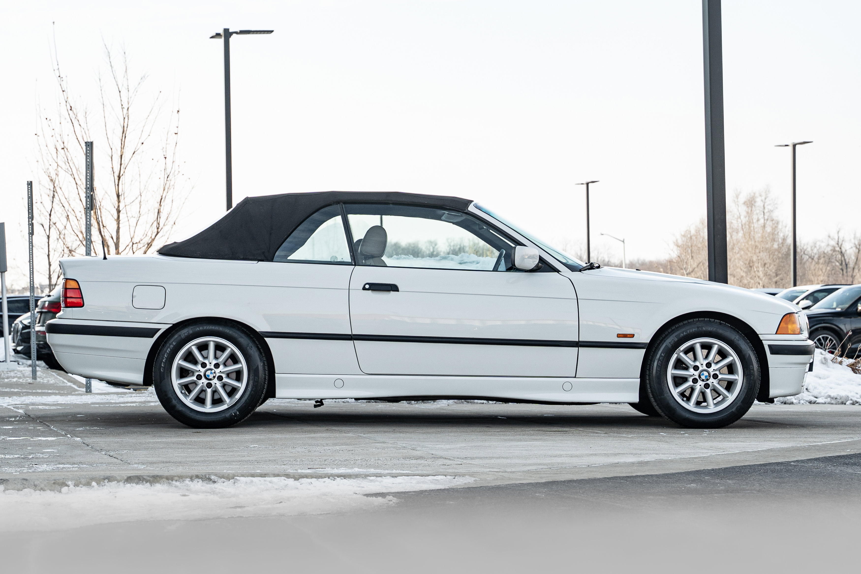 Used 1999 BMW 328i Convertible image 3