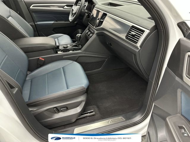 Used 2022 Volkswagen Atlas Cross Sport SEL R-Line AWD/4WD image 25