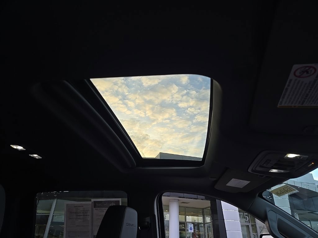 Used 2023 GMC Sierra 2500 Denali w/ Denali Ultimate Package image 18