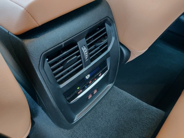 Used 2025 BMW 330i Sedan RWD image 13