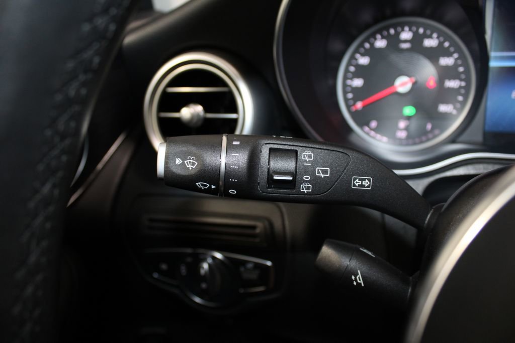 Used 2022 Mercedes-Benz GLC 300 image 36