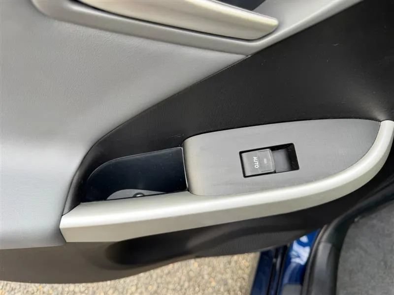 Used 2015 Toyota Prius Persona Series FWD image 40