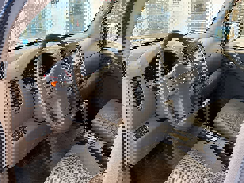 Used 2017 Nissan Frontier SV image 10