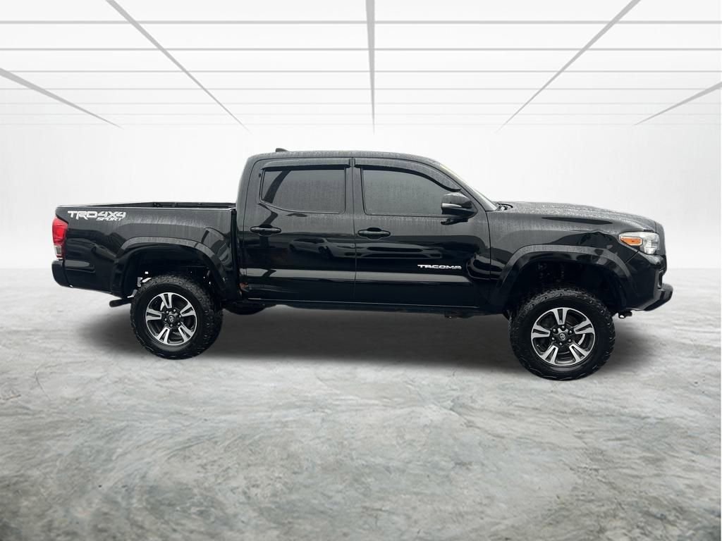 Used 2017 Toyota Tacoma TRD Sport w/ Tow Package image 2