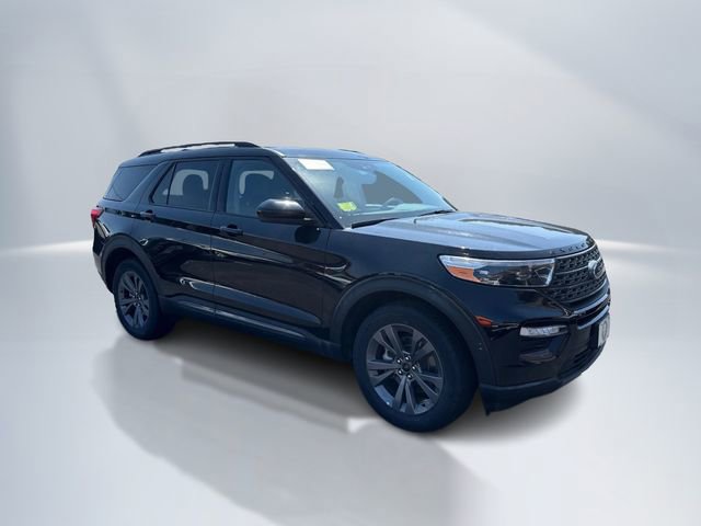 Certified 2022 Ford Explorer XLT w/ Equipment Group 202A image 3