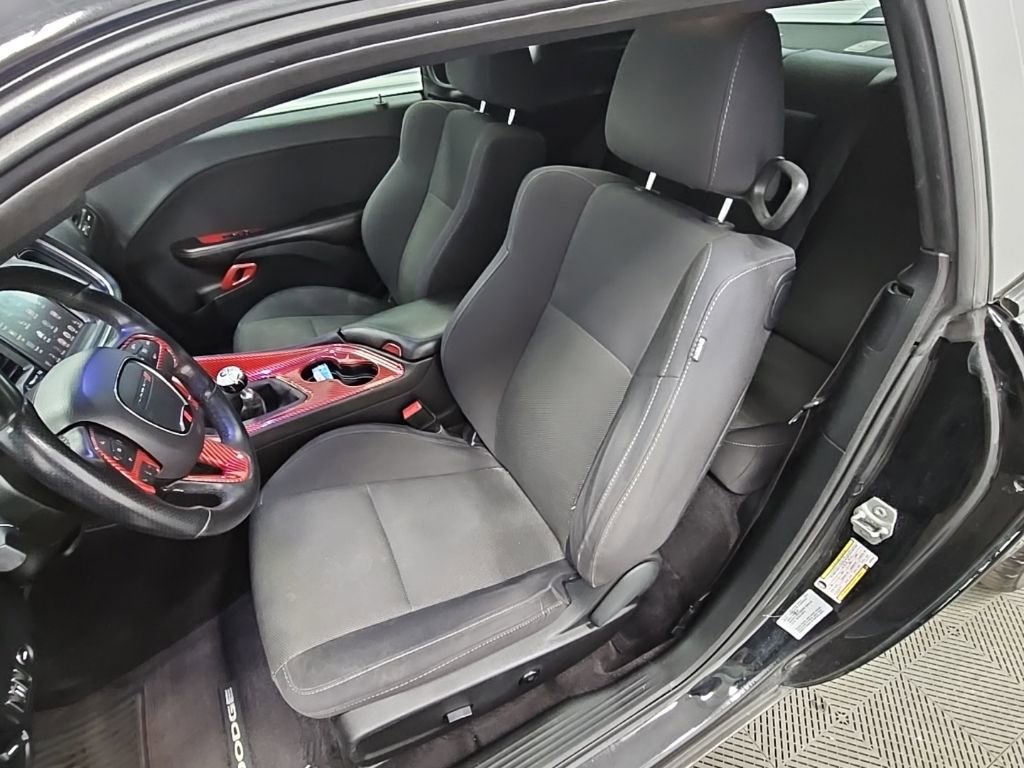 Used 2016 Dodge Challenger R/T image 29