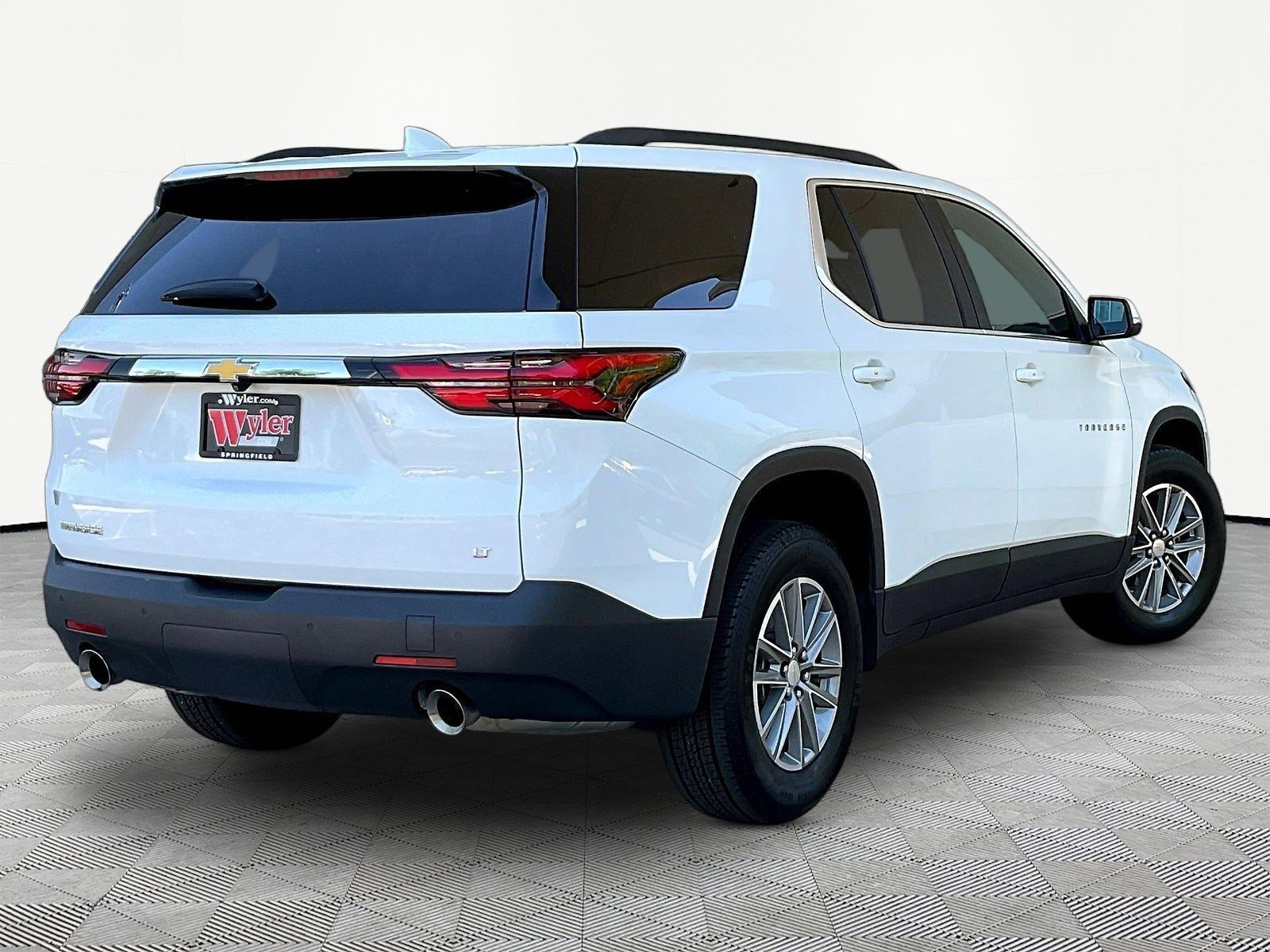 Used 2022 Chevrolet Traverse LT FWD image 6