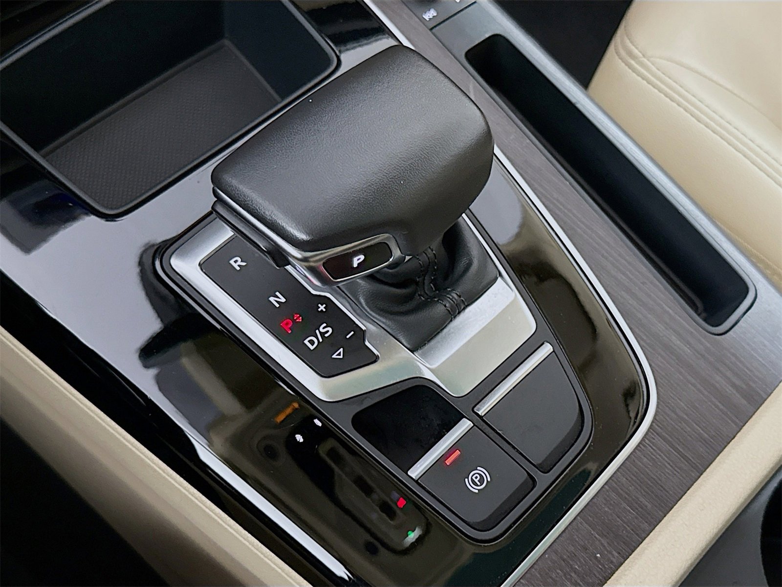 Used 2023 Audi Q5 2.0T Premium w/ Convenience Package image 16