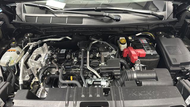 Used 2025 Nissan Kicks SR FWD image 27