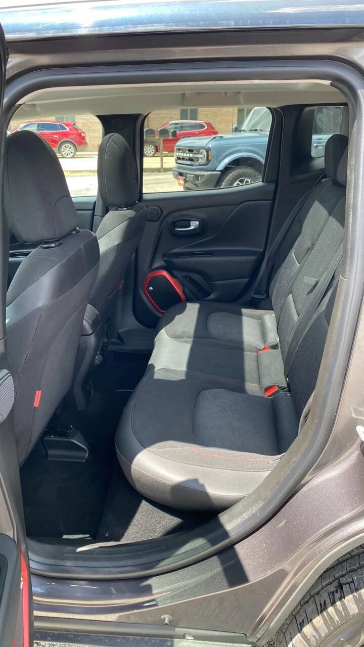 Used 2018 Jeep Renegade Trailhawk w/ Cold Weather Group II image 29