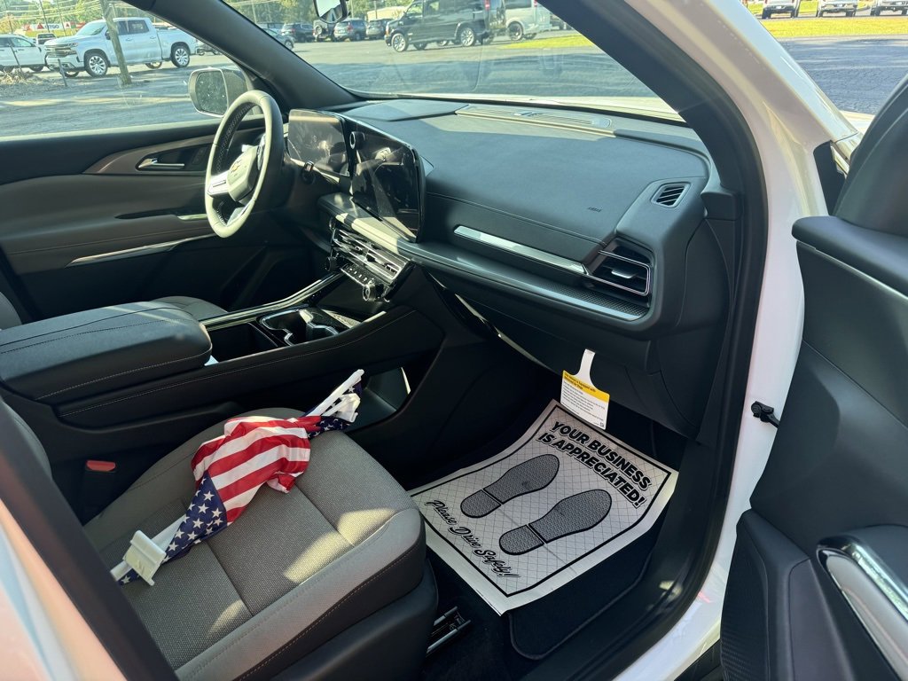 New 2026 Chevrolet Traverse LT image 13