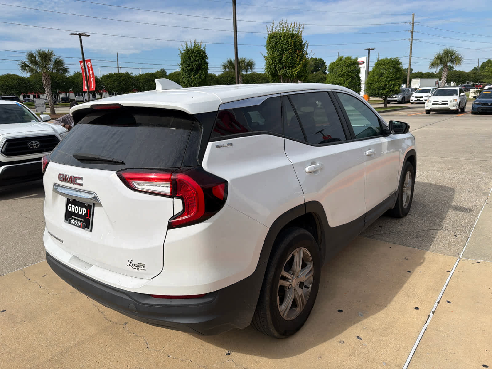 Used 2024 GMC Terrain SLE FWD image 13