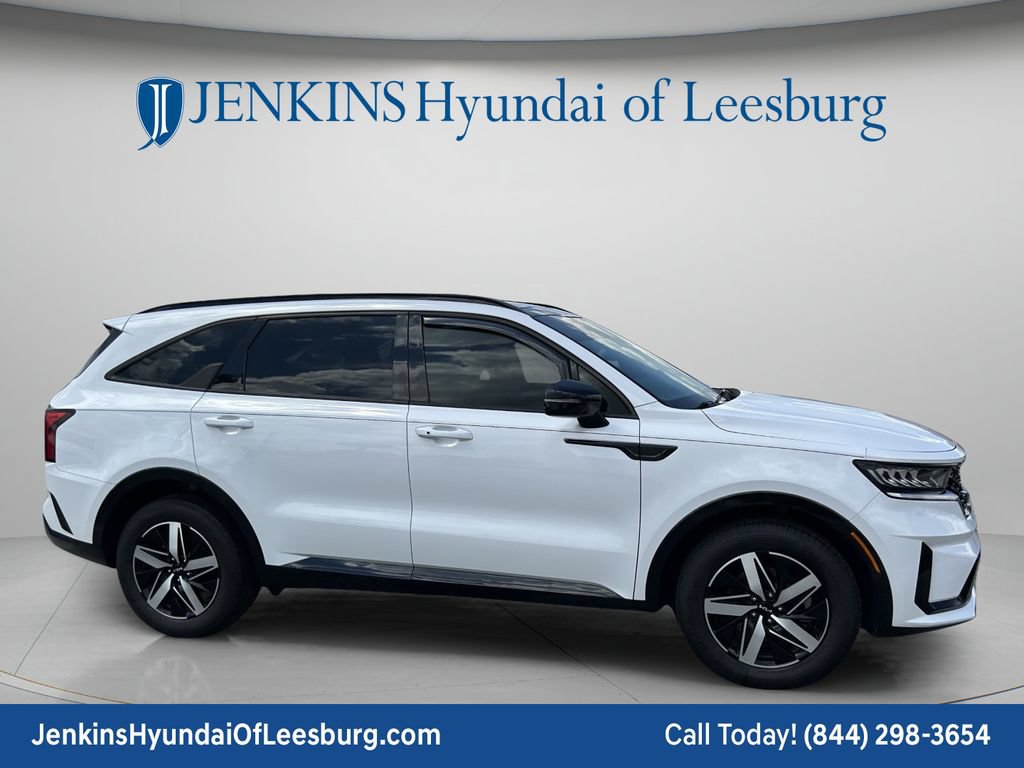 Used 2023 Kia Sorento EX w/ Panoramic Sunroof Package FWD image 2