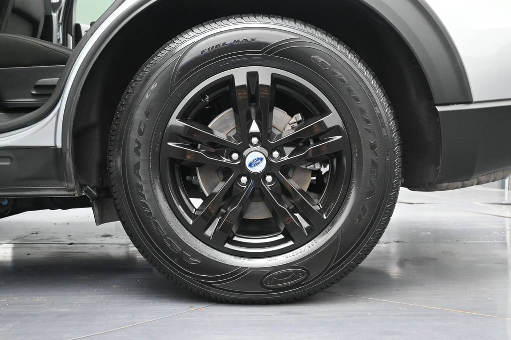 Used 2023 Ford Explorer XLT RWD image 14