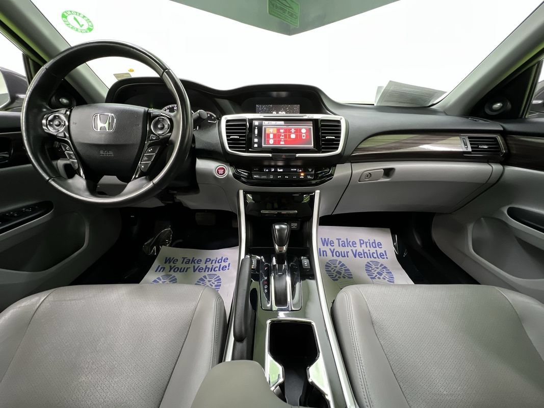 Used 2016 Honda Accord Touring image 18