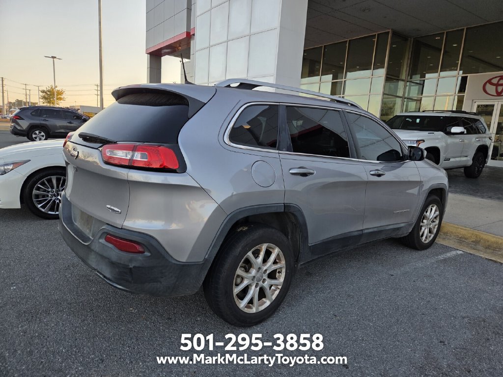 Used 2018 Jeep Cherokee Latitude Plus w/ Comfort/Convenience Group FWD image 5
