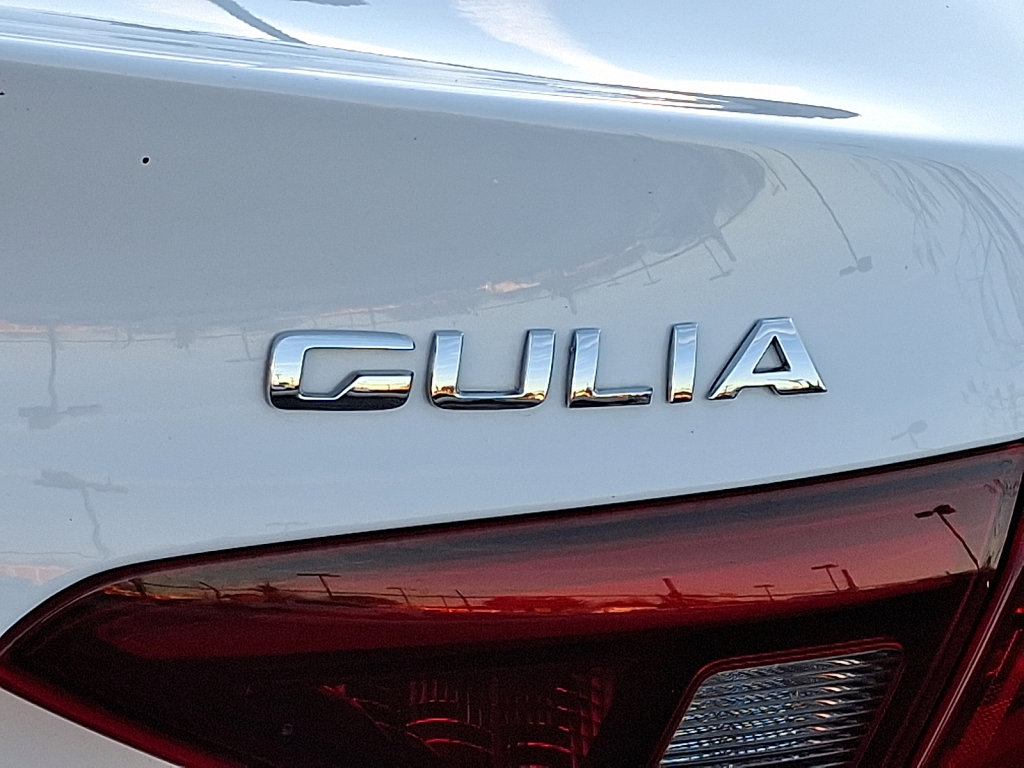 Used 2020 Alfa Romeo Giulia AWD image 16