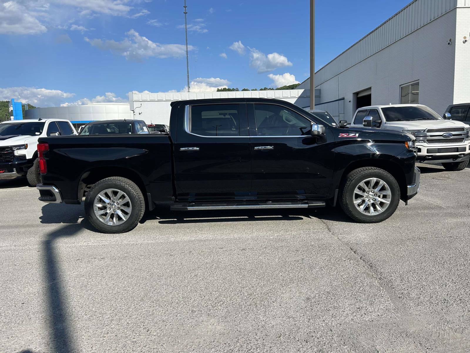 Used 2021 Chevrolet Silverado 1500 LTZ AWD/4WD image 2