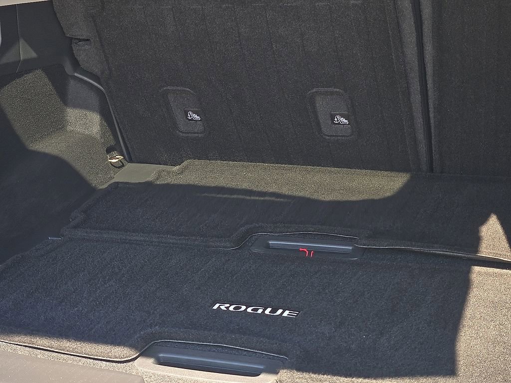 Used 2023 Nissan Rogue SL w/ SL Premium Package image 9