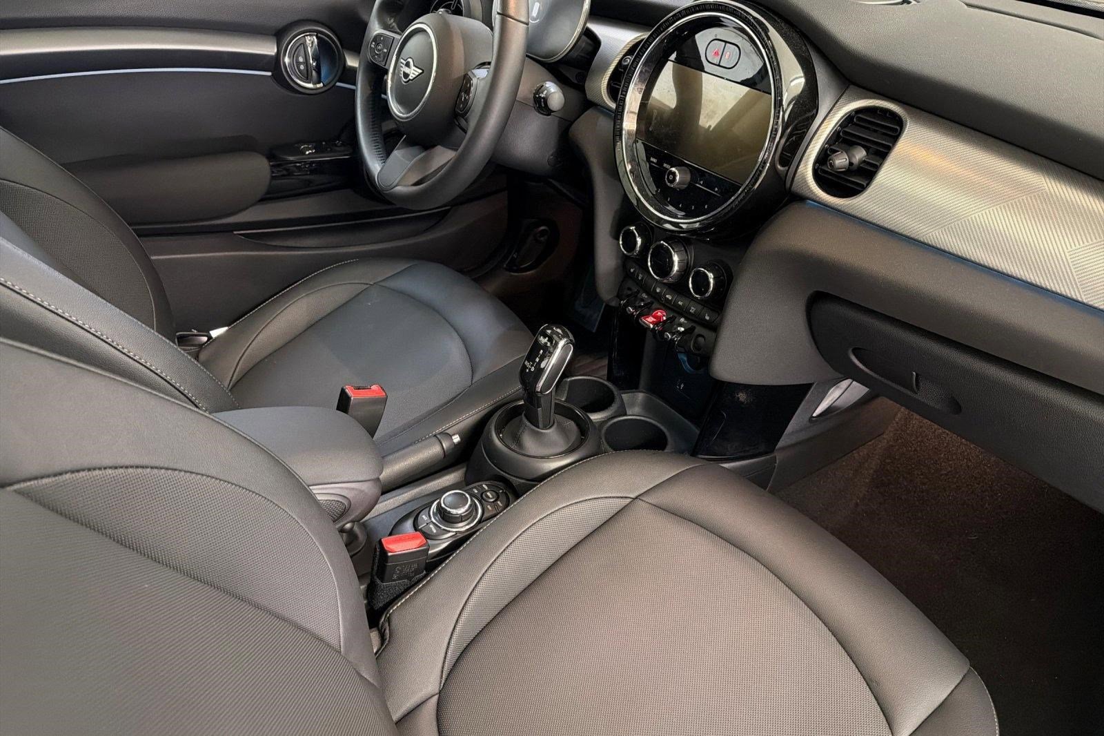 Used 2024 MINI Cooper 2-Door Hardtop FWD image 32