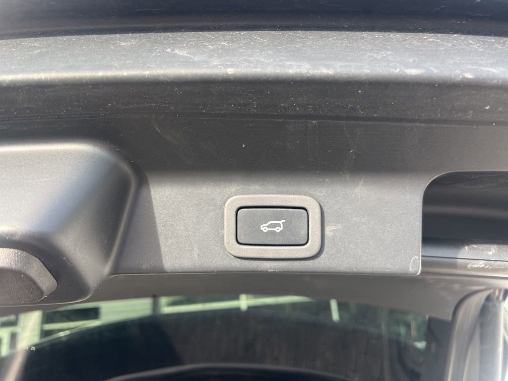 Used 2020 Jaguar F-PACE S image 11