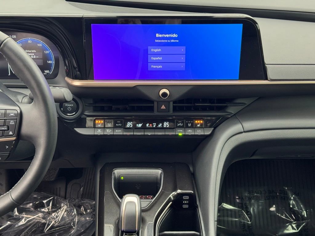 Certified 2025 Toyota Crown Limited image 15