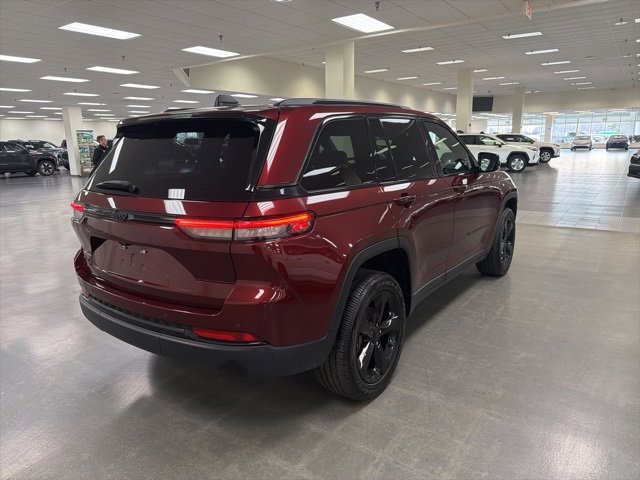 Used 2022 Jeep Grand Cherokee Altitude image 6